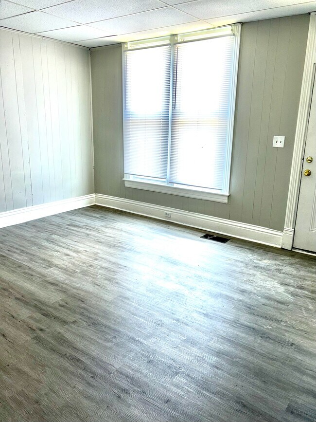 Building Photo - 2826 Saint Xavier St