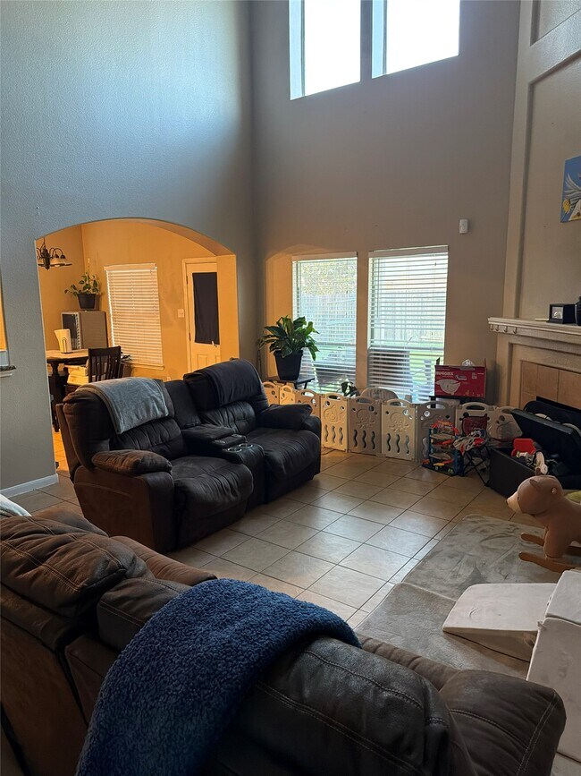 Building Photo - 2311 Diamond Springs Dr