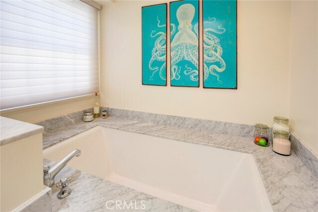 Building Photo - 333 3rd St