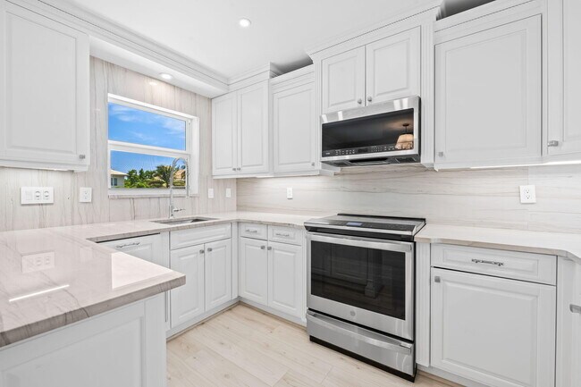 Building Photo - 1105 Bel Air Dr
