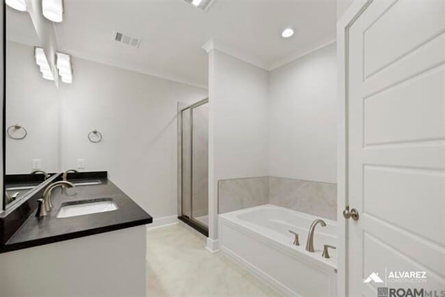 Building Photo - 7619 Silverside Cove Ave