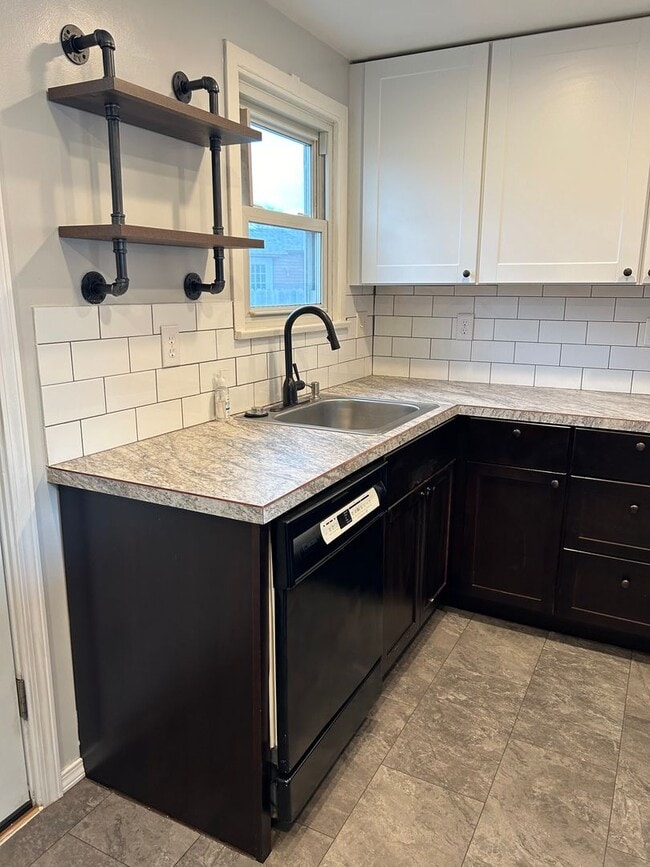 Building Photo - Updated Charmer