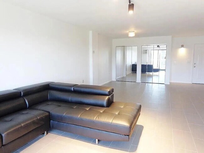 Building Photo - 131 Coolidge Ave