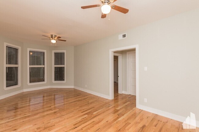 Primary Photo - 647 W Oakdale Ave