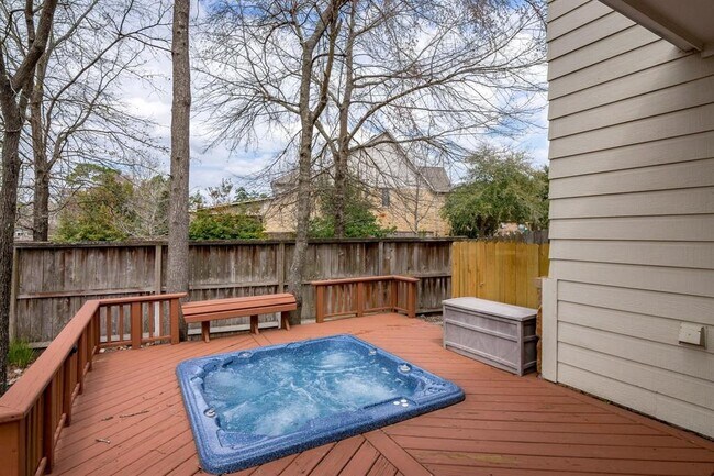 Building Photo - 27 S Mews Wood Ct
