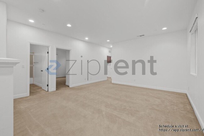 Building Photo - 1271 S Central Pkwy