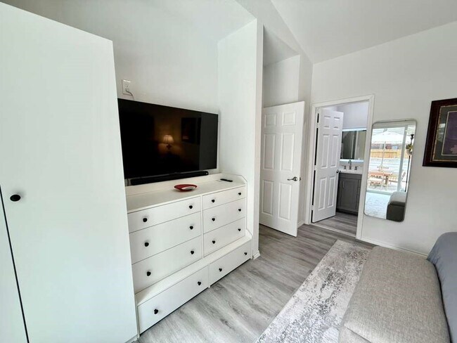 Building Photo - 65 S Hidden View Cir