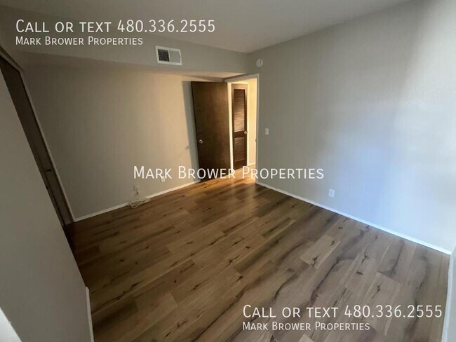 Building Photo - 3229 S Fairfield Dr