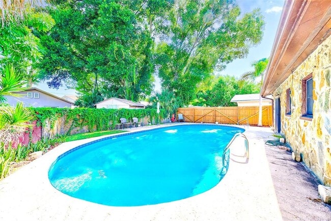 Building Photo - 3471 14th Ave N