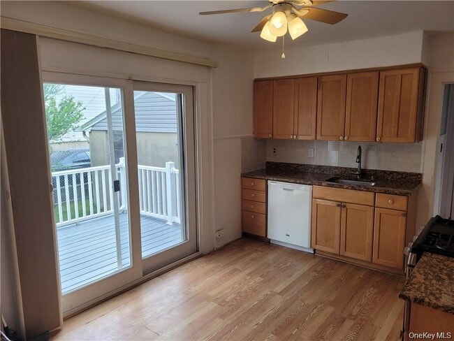 Building Photo - 12 Horatio St