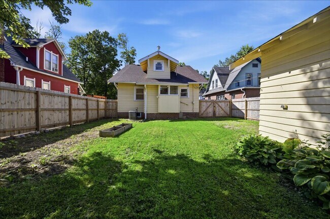 Building Photo - 5344 Lowell Ave