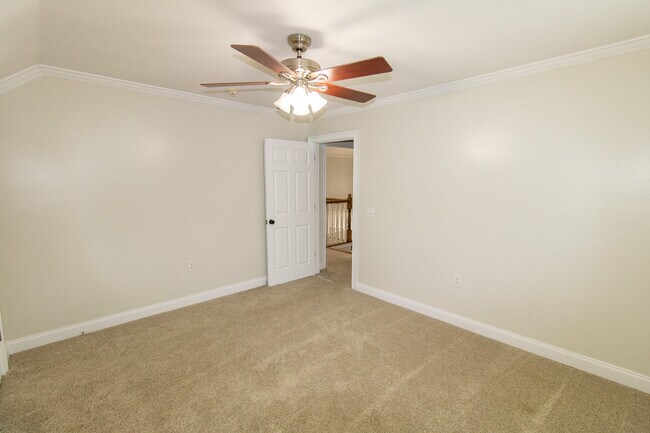 Building Photo - 906 Monarch Cir