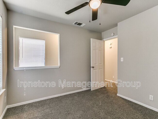 Building Photo - 1113 W Fulton St