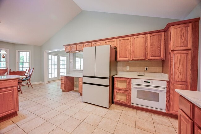 Building Photo - 237 Riverbend Rd