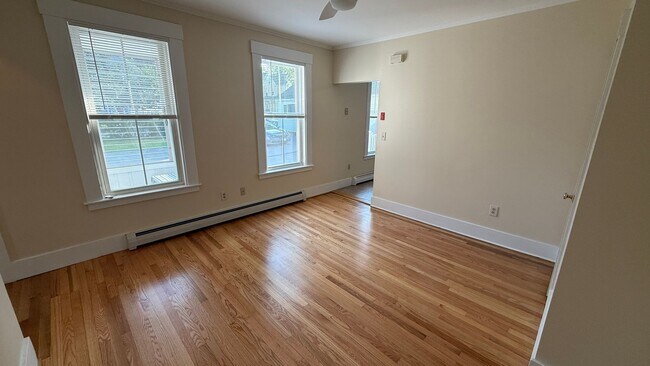 Building Photo - Lovely, 2 Story Apartment Triplex within W...