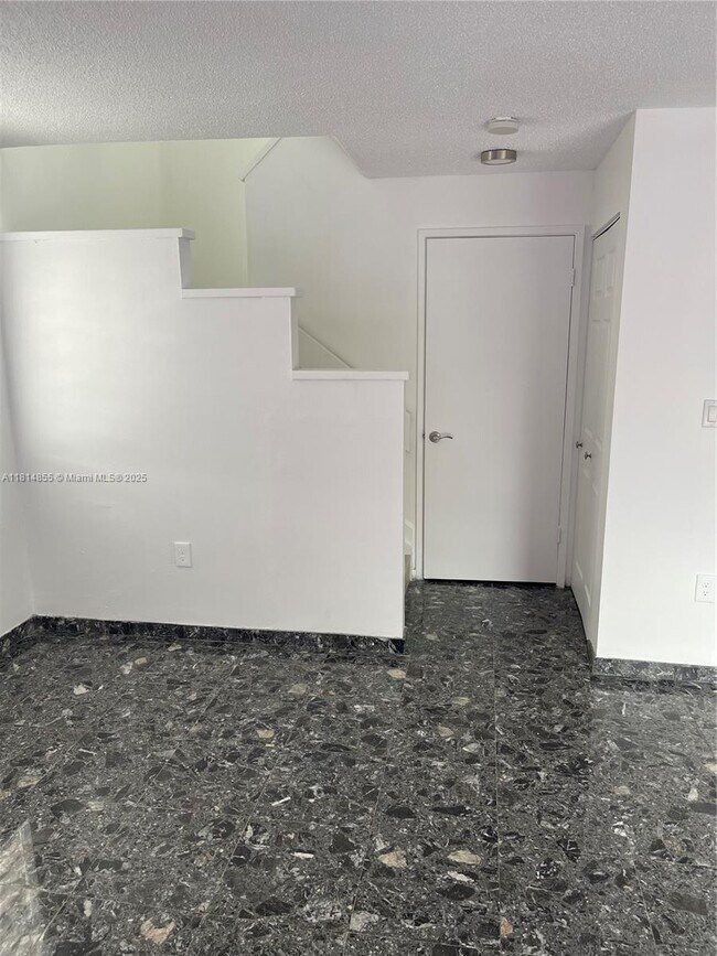 Building Photo - 9044 SW 148th Ct