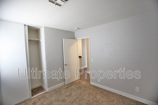 Building Photo - 16107 W Sherman St
