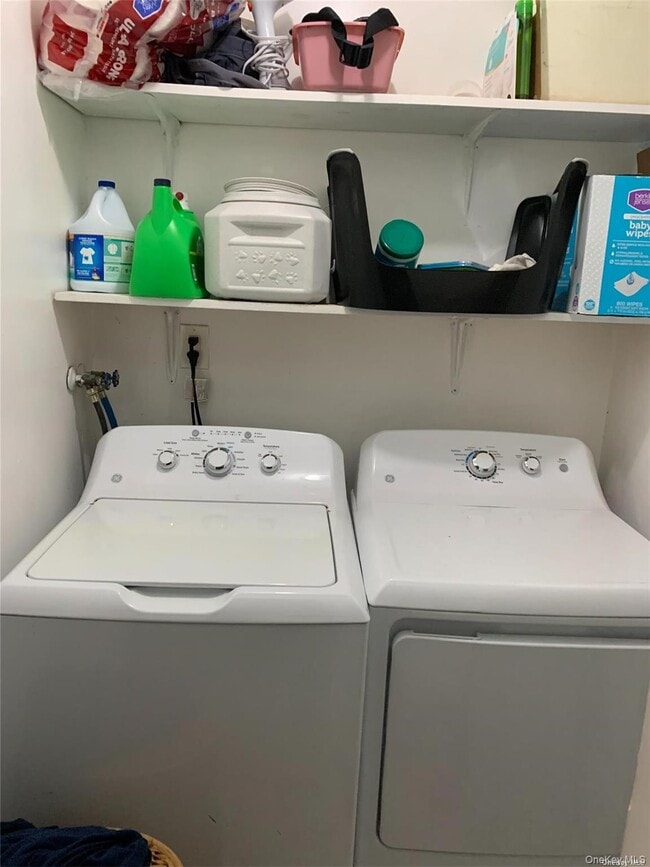 Building Photo - 715 E Walnut St