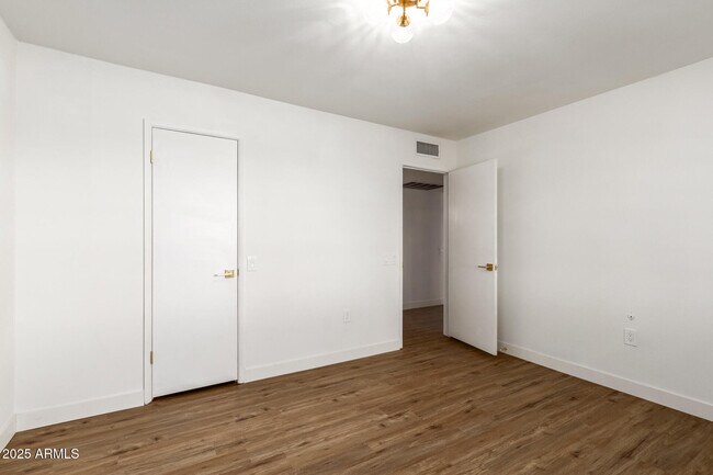 Building Photo - 9339 W Spanish Moss Ln