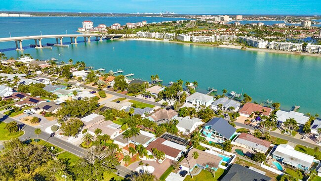 Building Photo - 3003 W Vina Del Mar Blvd