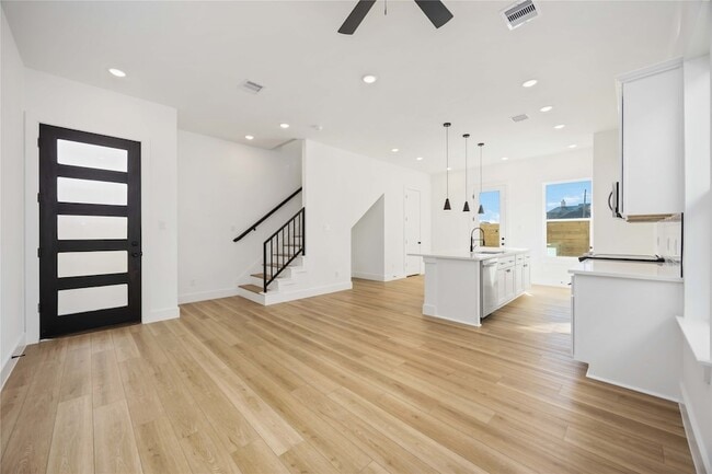 Building Photo - 1466 Ferguson Way