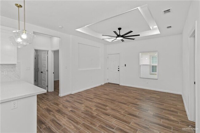 Building Photo - 12 W Woodson Dr