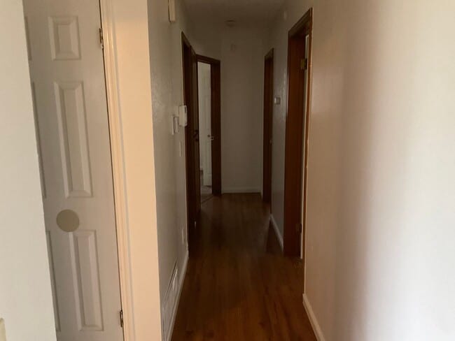 Building Photo - 3bd 2ba 2 car