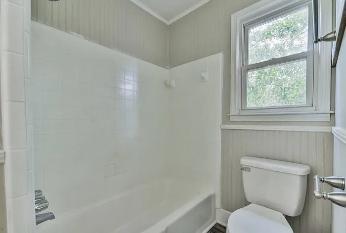 Building Photo - 205 Reseda Dr