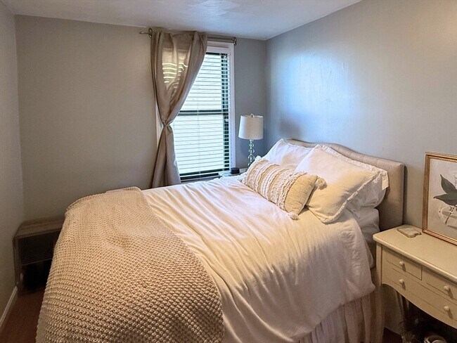 Building Photo - 265 Lexington St