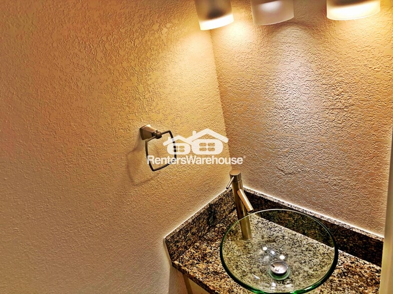Building Photo - 7528 N 47th Dr
