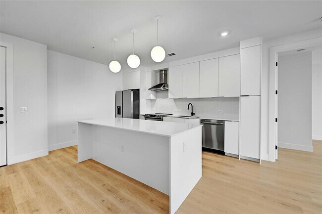 Building Photo - 1701 Simond Ave Ave