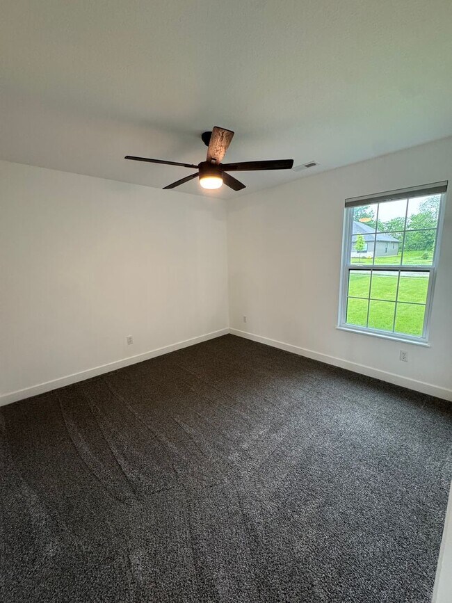 Building Photo - 3 bedroom 2 bath house
