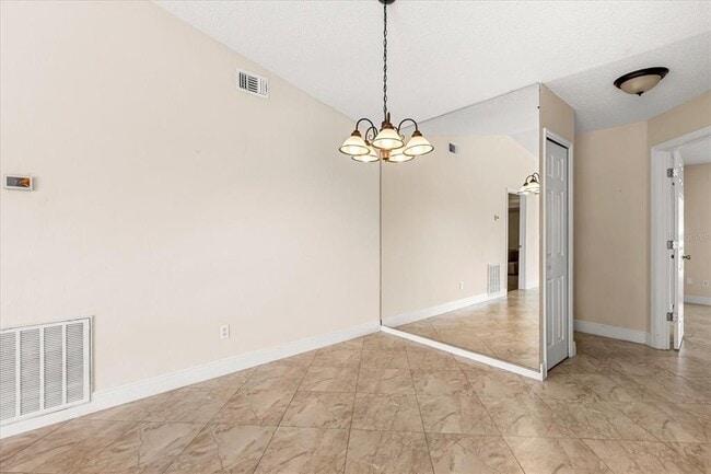 Building Photo - 1208 Roma Ct