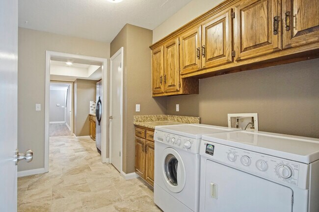 Building Photo - 11912 Shady Trail Ln