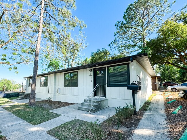 Building Photo - 720 Angelina Ln