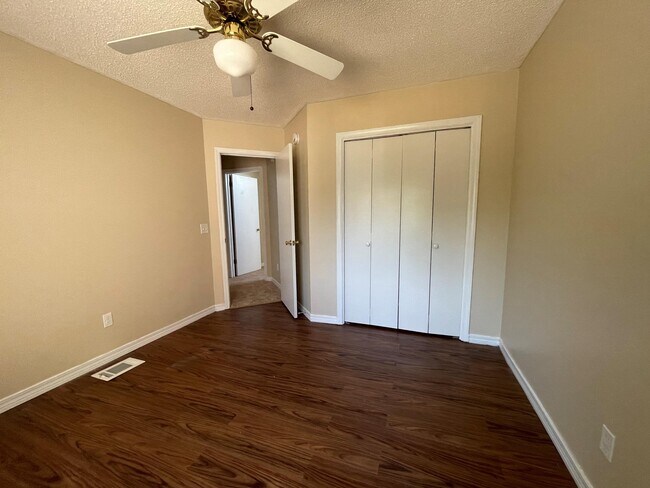 Building Photo - 903 Piedmont Pl