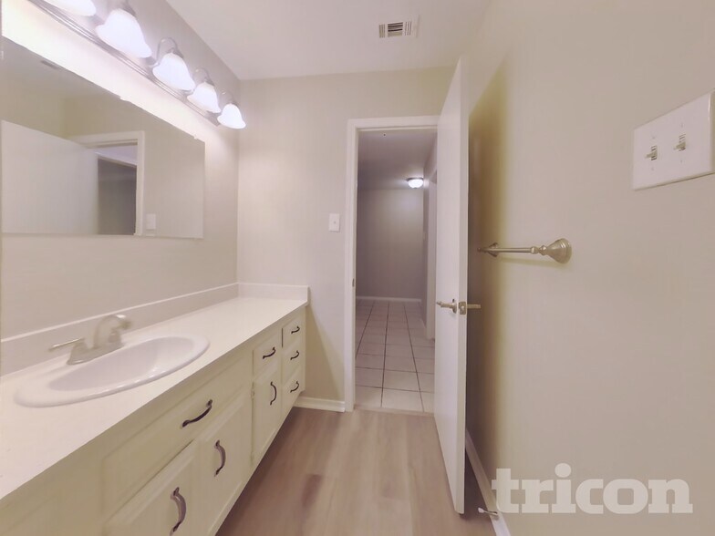 Building Photo - 3412 Ridge Haven Cir