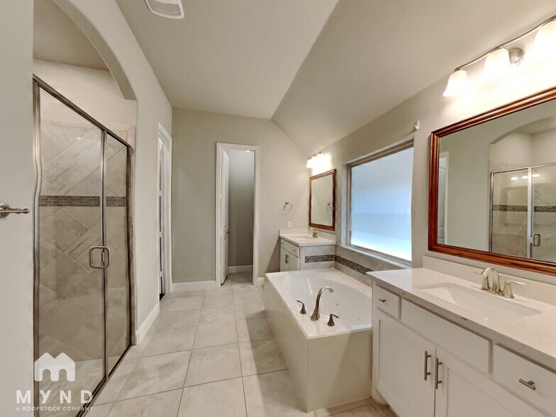 Building Photo - 523 Pineview Dr