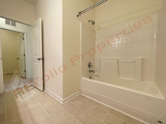 Building Photo - Great Location! 2 Story 3 Bedroom 1 Car-Garage End Unit Town Home with Community Pool  @ 55 James...