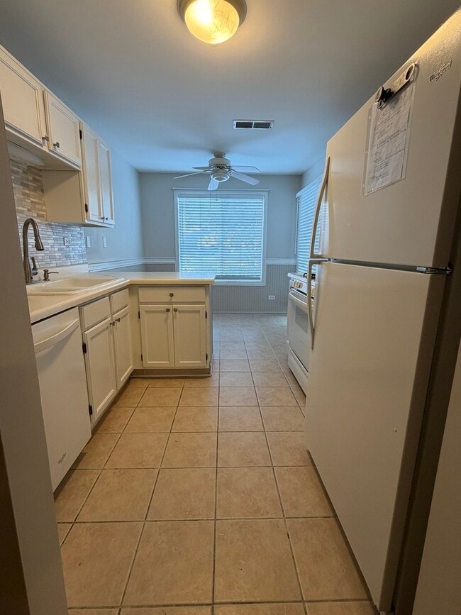 Building Photo - 7 Ashbury Ln E