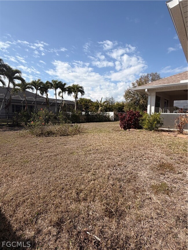 Building Photo - 4620 SW 13th Ave