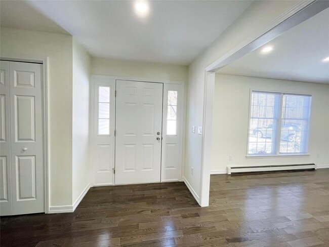 Building Photo - 26 Sallys Ln
