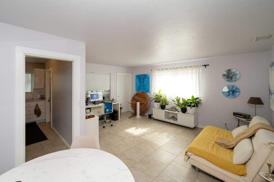 Living Room - 1818 Rodman St