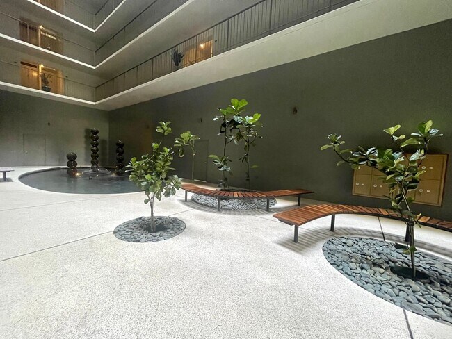 Building Photo - Stunning 2BR/1BA Canal-View Condo – Marina...