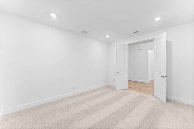 Building Photo - 26915 Longwood Ledge Ln