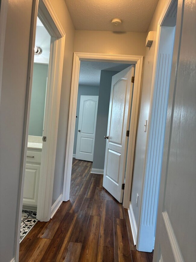 Building Photo - **Summer Ending BUT This Home is HOT**