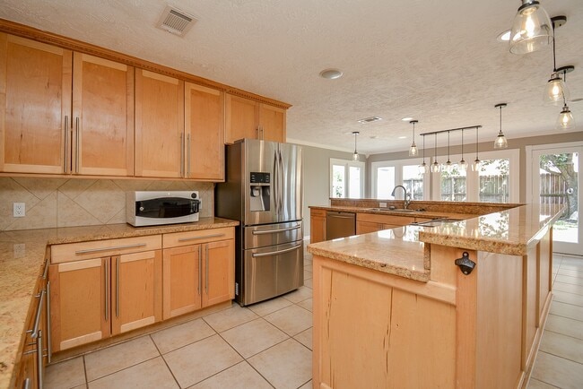 Building Photo - 9614 Val Verde St