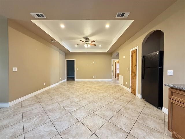 Building Photo - 116 Sycamore St