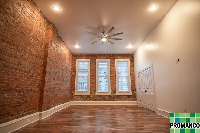 Building Photo - Downtown Luxury Loft Apartment
