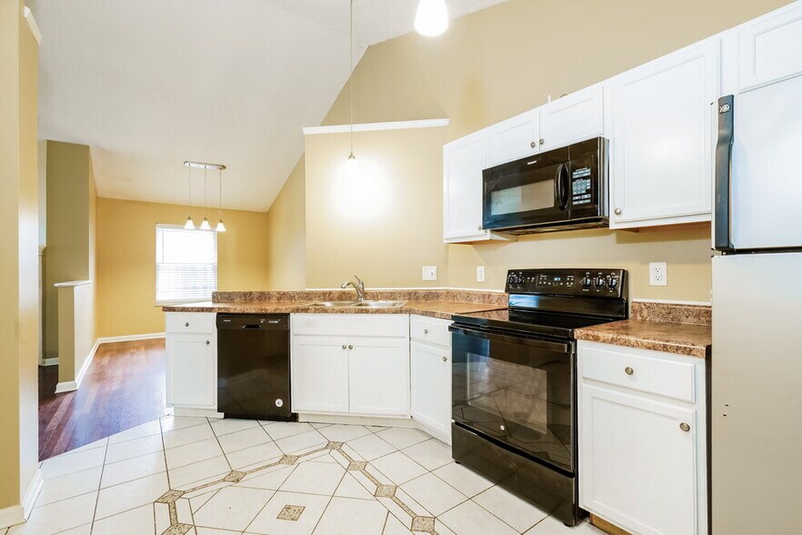 Building Photo - 5761 Pilgrim Dr
